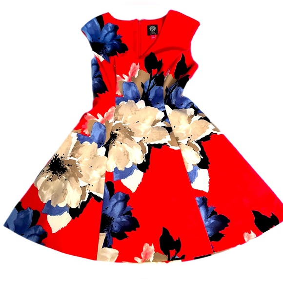 Vince Camuto Dresses & Skirts - Vince Camuto Gorgeous Red Florals dress ❤️